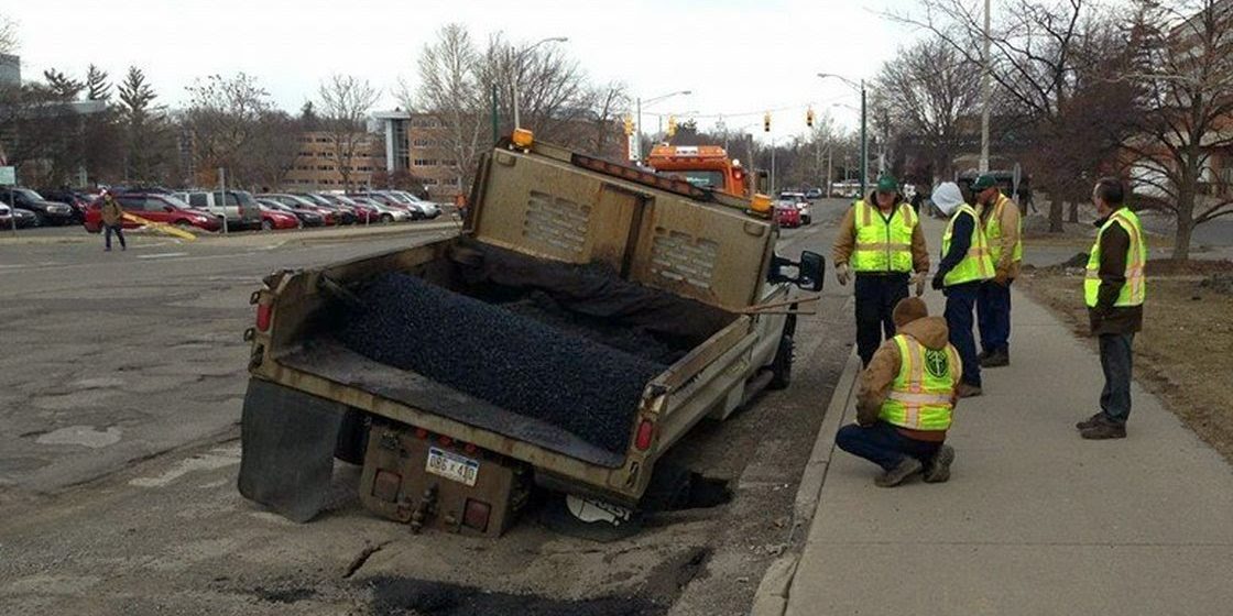 pothole262way-c29b34a827860e24330fb9c20b9987783e960427-s40-c85