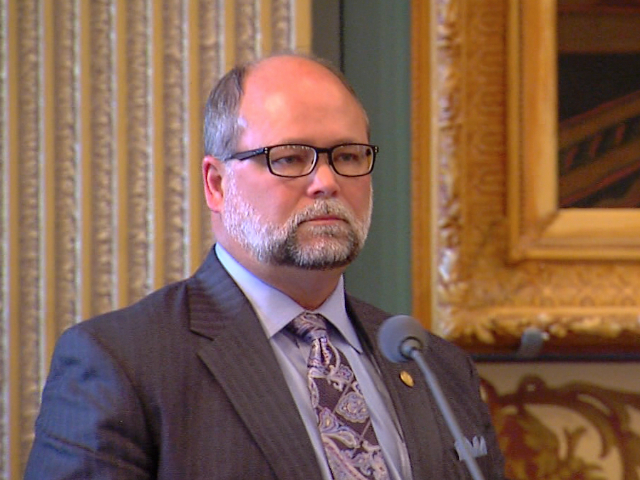 Meekoff_1414465078091_9366434_ver1.0_640_480